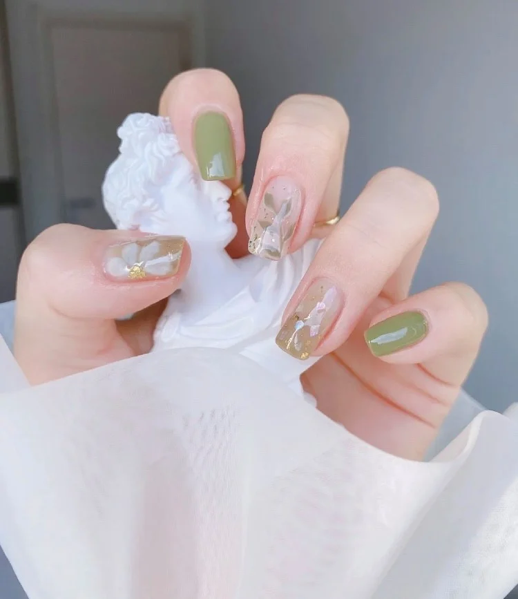 嫩綠新芽手繪美甲