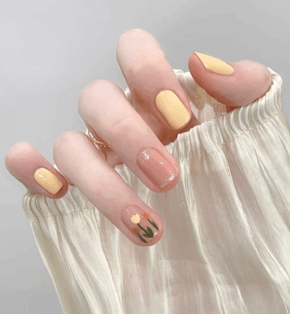 奶油黃鬱金香美甲