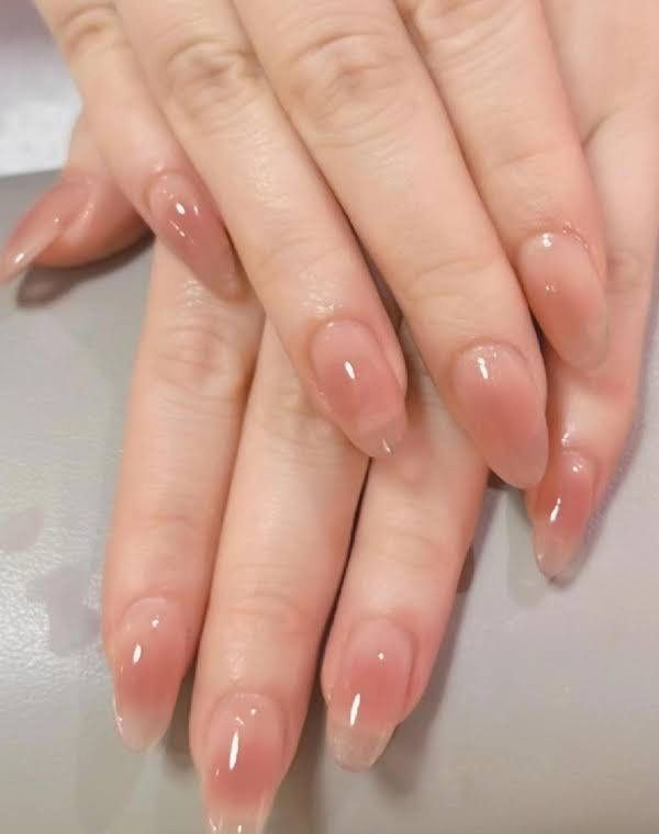 蜜桃色腮紅美甲