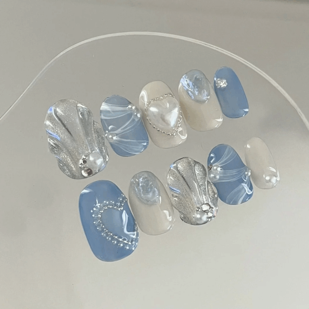 透亮海洋藍美甲