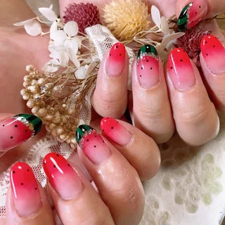 西瓜紅配綠美甲