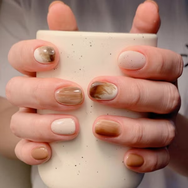 焦糖奶茶暈染美甲