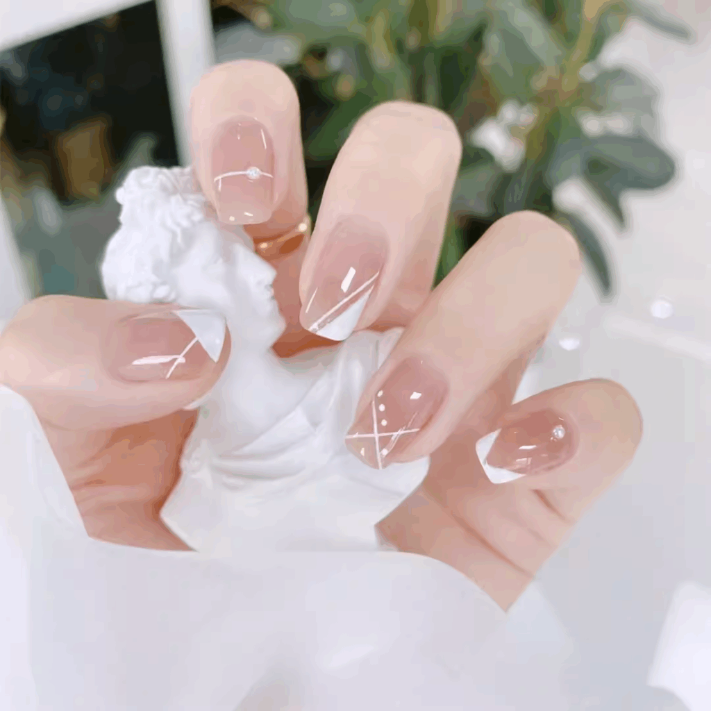 極簡幾何線條美甲