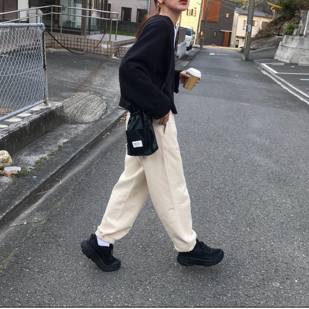 穿著寬鬆的衣物