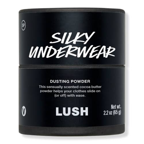 便攜爽身粉推薦!LUSH 爽身粉餅「 Silky Underwear 」
LUSH 爽身粉餅「 Silky Underwear 」的小盒粉餅設計取粉容易外還很方便攜帶,外出運動爆汗隨時拿出來拍一拍,立即清爽,還有淡淡的花香~